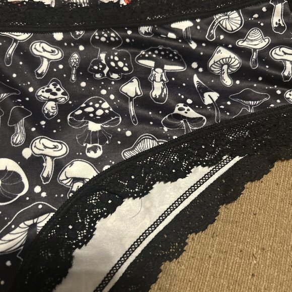 Morvia 3pk lace trim Skater goth Emo panties 2X plus size skulls Santa Hats Mush - Picture 7 of 12